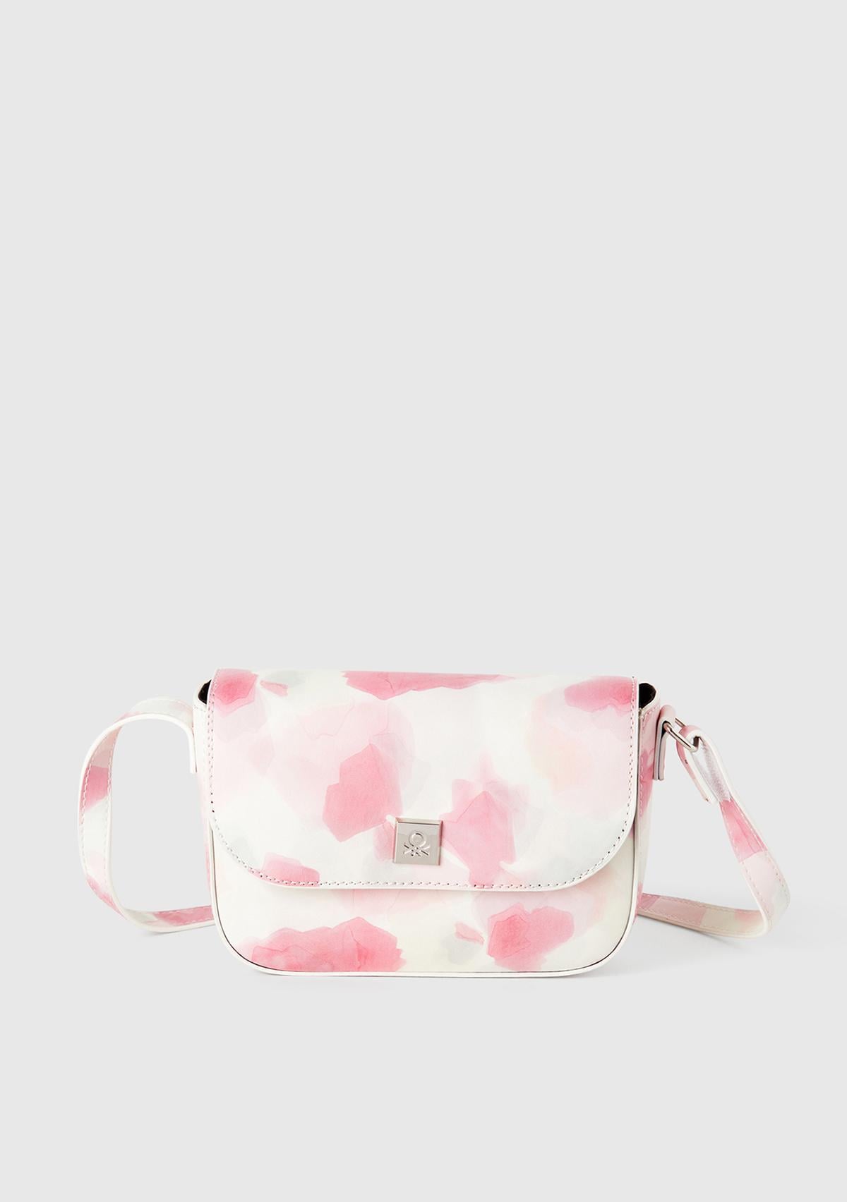  Kız Çocuk Pembe Mix Parlak Desenli Logo Detaylı Geniş Kapaklı Omuz Çantası