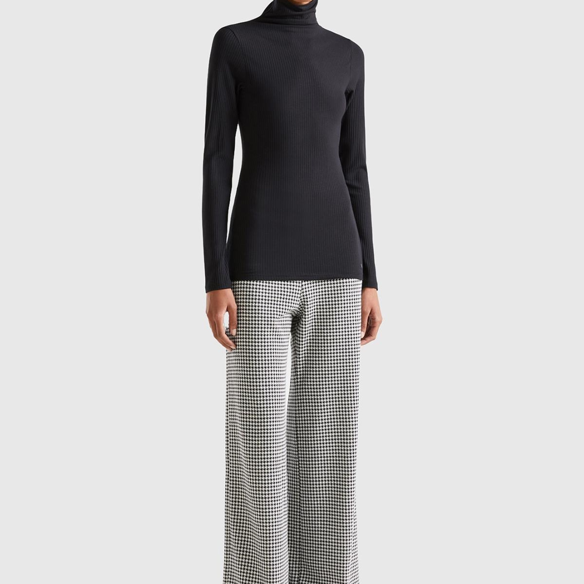 Kadın Siyah Viskoz Karışımlı Balıkçı Yaka Ribanalı T-Shirt