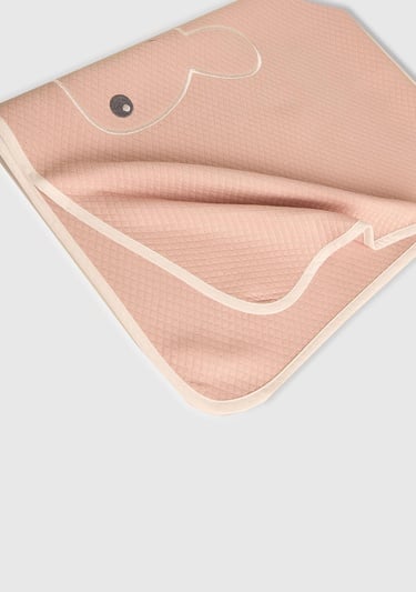  Bebek Ekru Grafik İşlemeli Battaniye