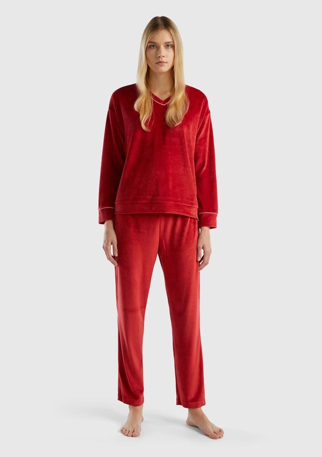  Kadın Kırmızı Çizgi Detaylı V Yaka Pijama Takımı