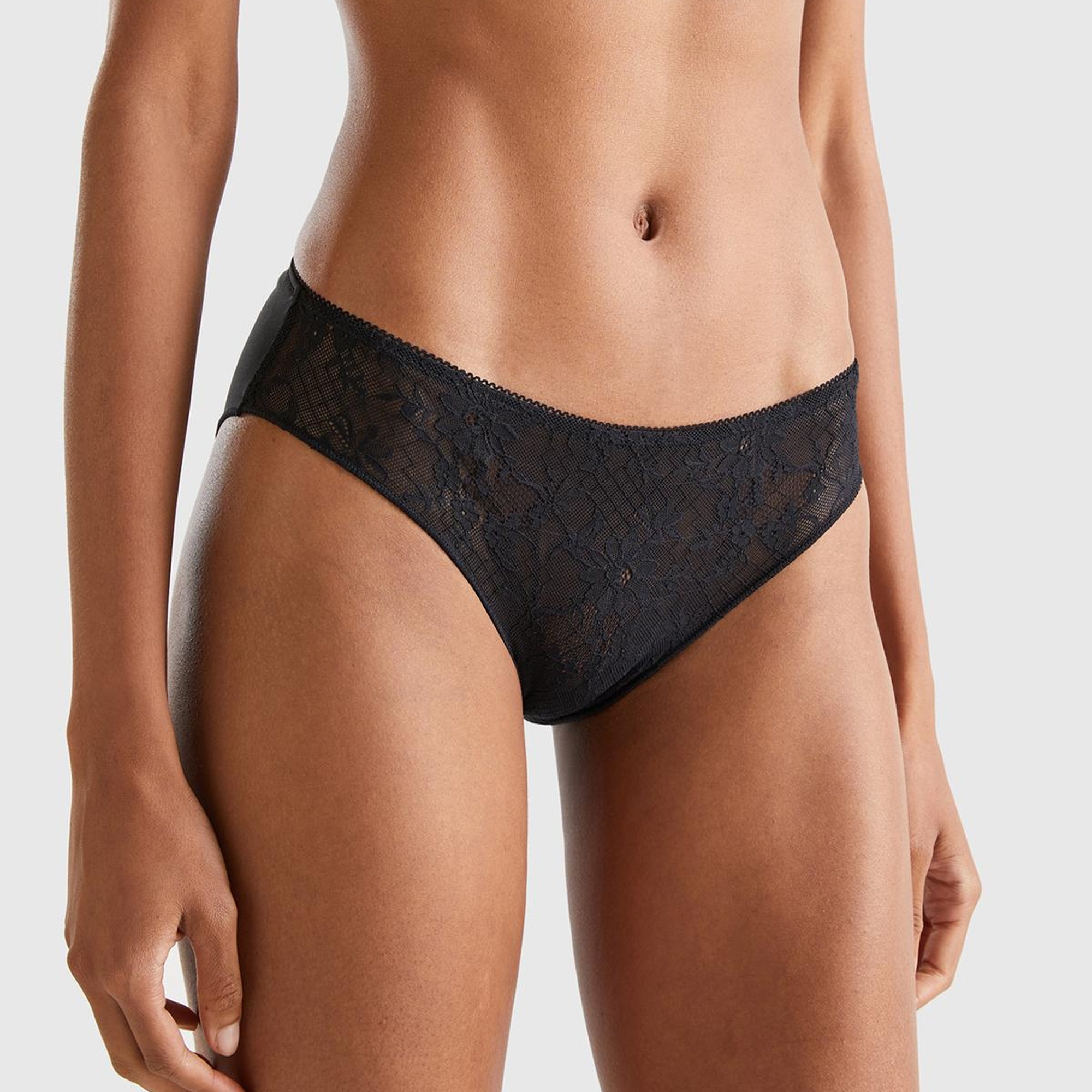 Kadın Siyah Dantelli Slip Külot