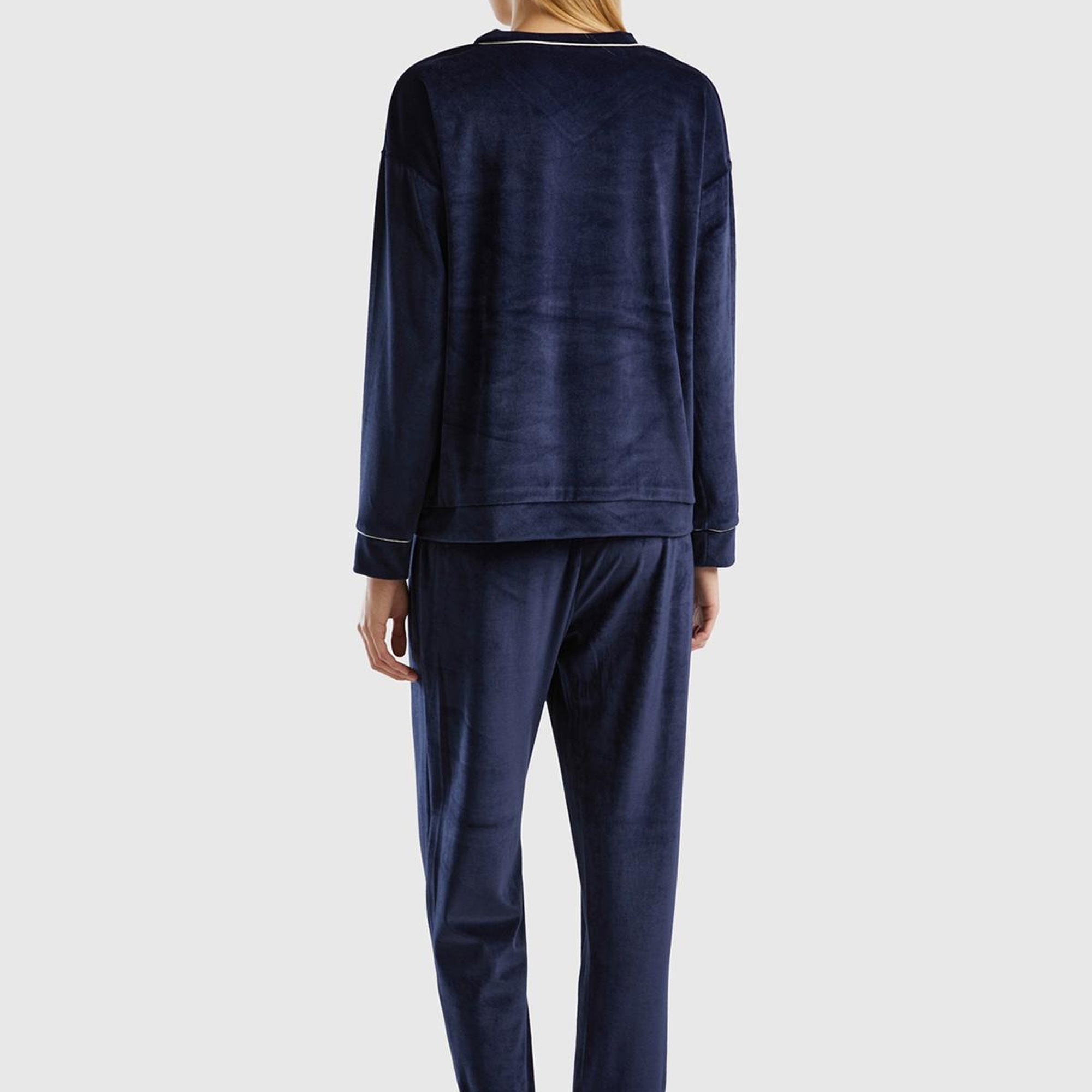 Kadın Lacivert Çizgi Detaylı V Yaka Pijama Takımı