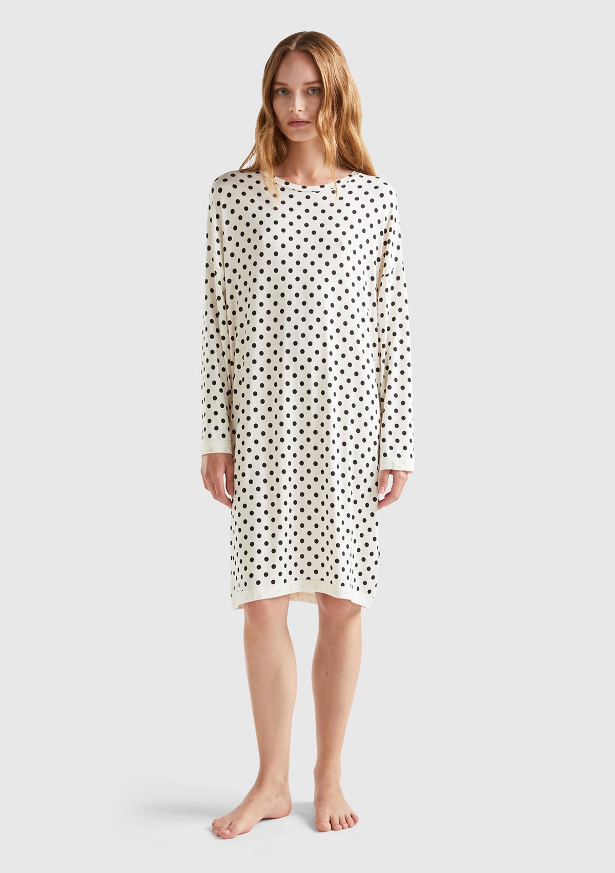 Kadın Krem Tamamı Puantiye Desenli Viskoz Karışımlı Gecelik