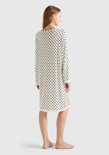  Kadın Krem Tamamı Puantiye Desenli Viskoz Karışımlı Gecelik