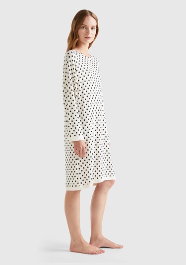  Kadın Krem Tamamı Puantiye Desenli Viskoz Karışımlı Gecelik