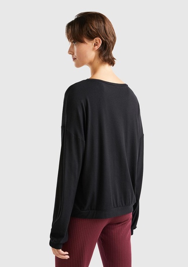  Kadın Siyah Etiket Detaylı Sweatshirt