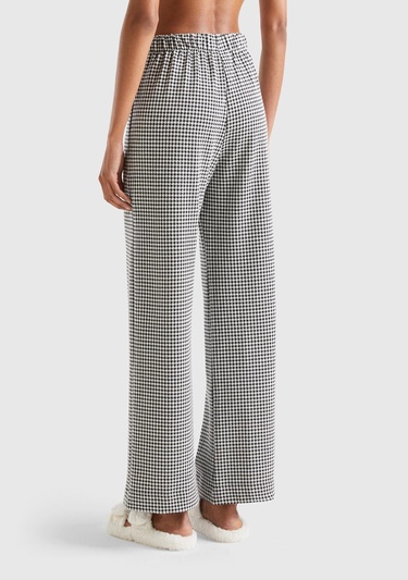  Kadın Siyah-Beyaz Tamamı Desenli Geniş Paça Viskoz Karışımlı Pijama Alt