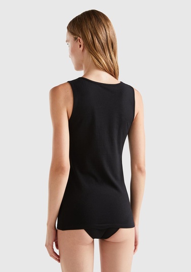  Kadın Siyah Yakası Dantel Detaylı Üst