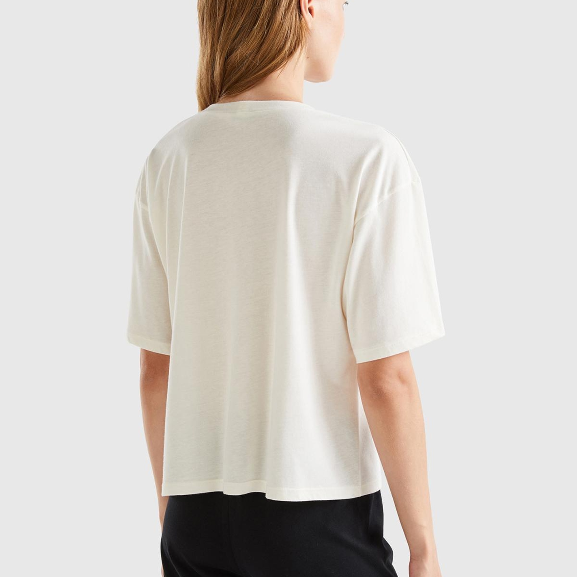 Kadın Krem Yakası Çiçek Baskılı Viskoz Karışımlı Crop Sweatshirt