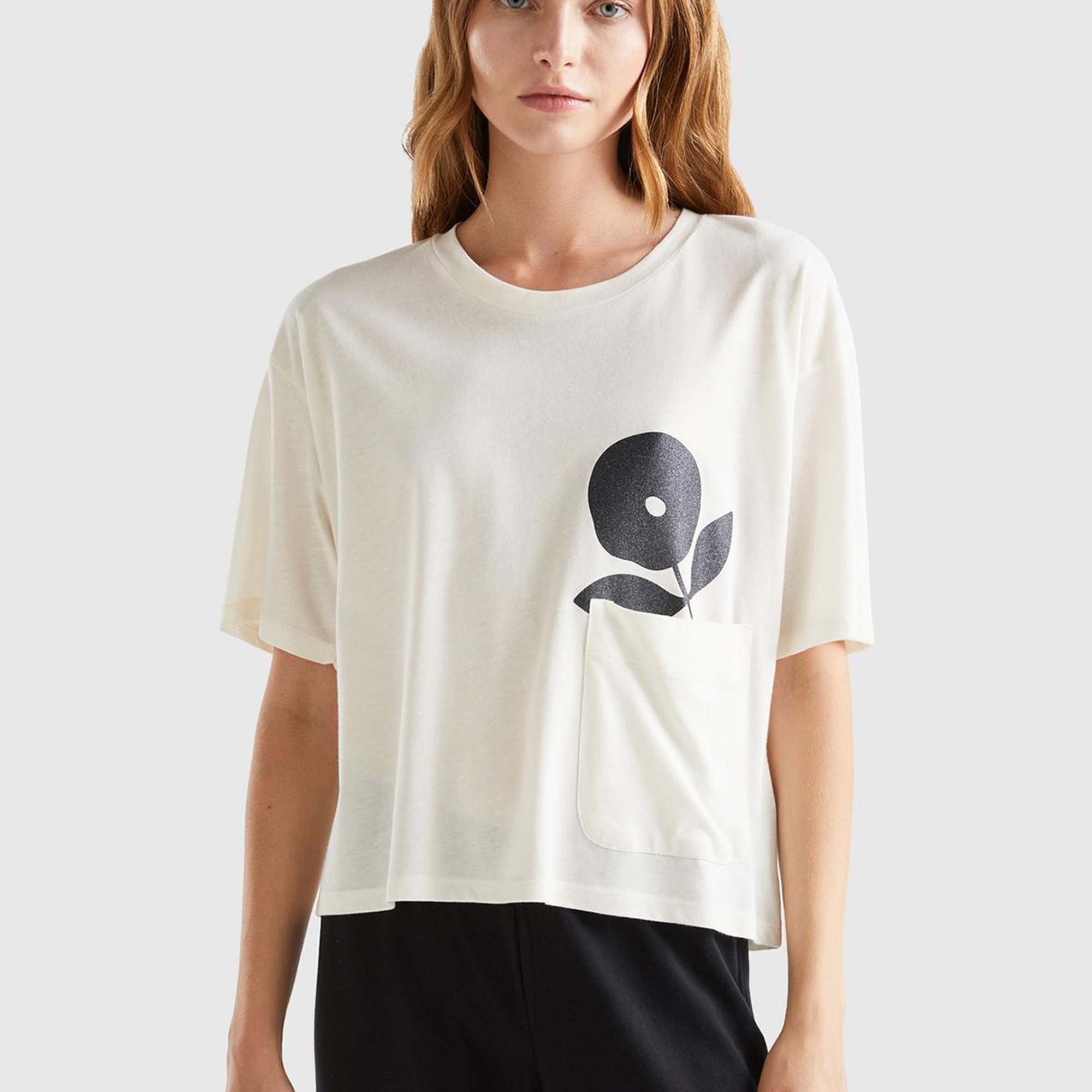 Kadın Krem Yakası Çiçek Baskılı Viskoz Karışımlı Crop Sweatshirt