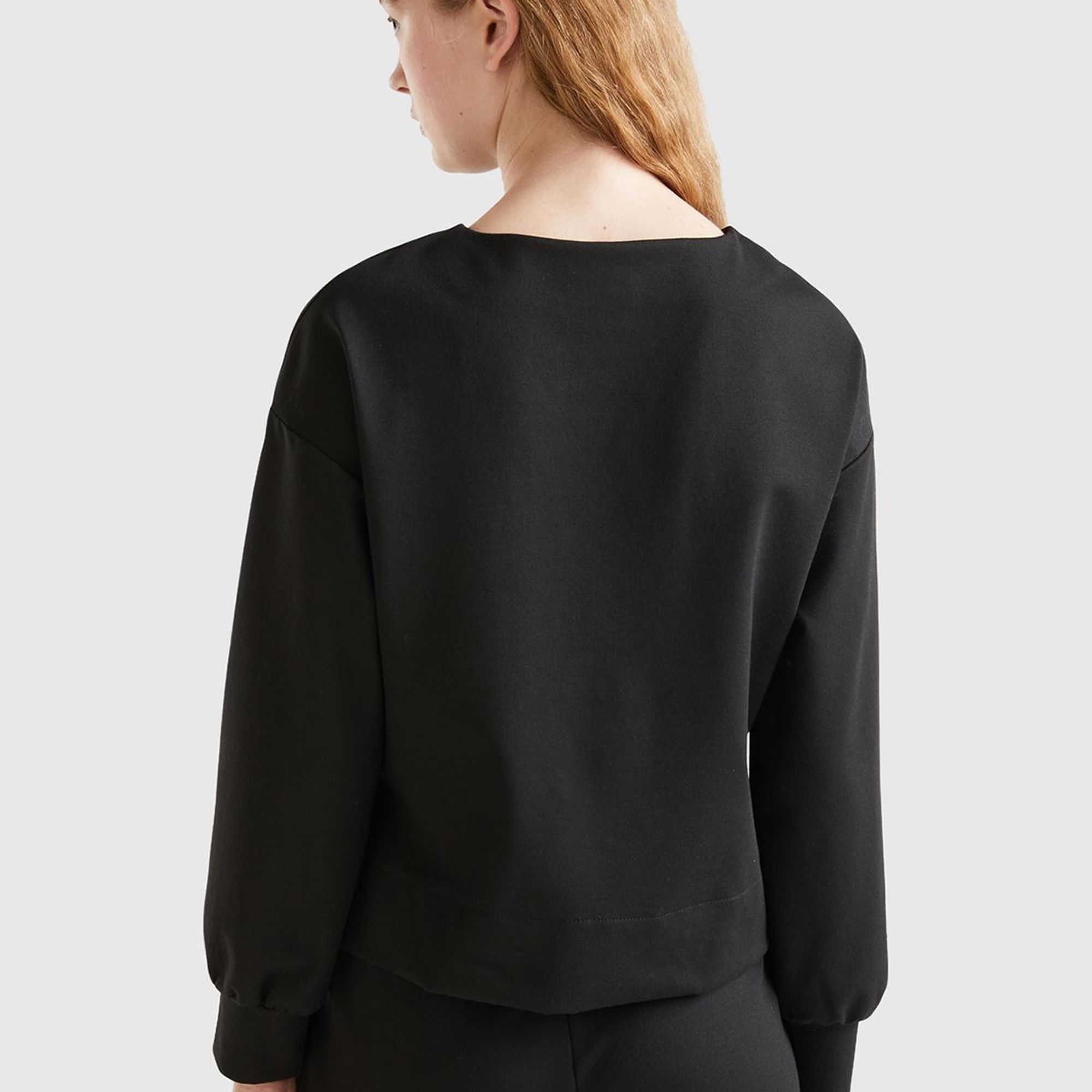 Kadın Siyah Yanlarında Yırtmaç Detaylı Viskoz Karışımlı Sweatshirt