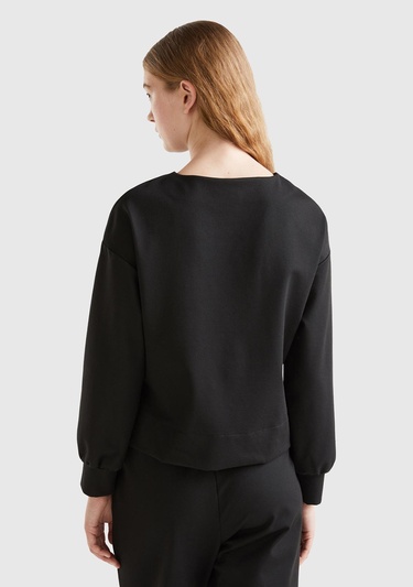  Kadın Siyah Yanlarında Yırtmaç Detaylı Viskoz Karışımlı Sweatshirt