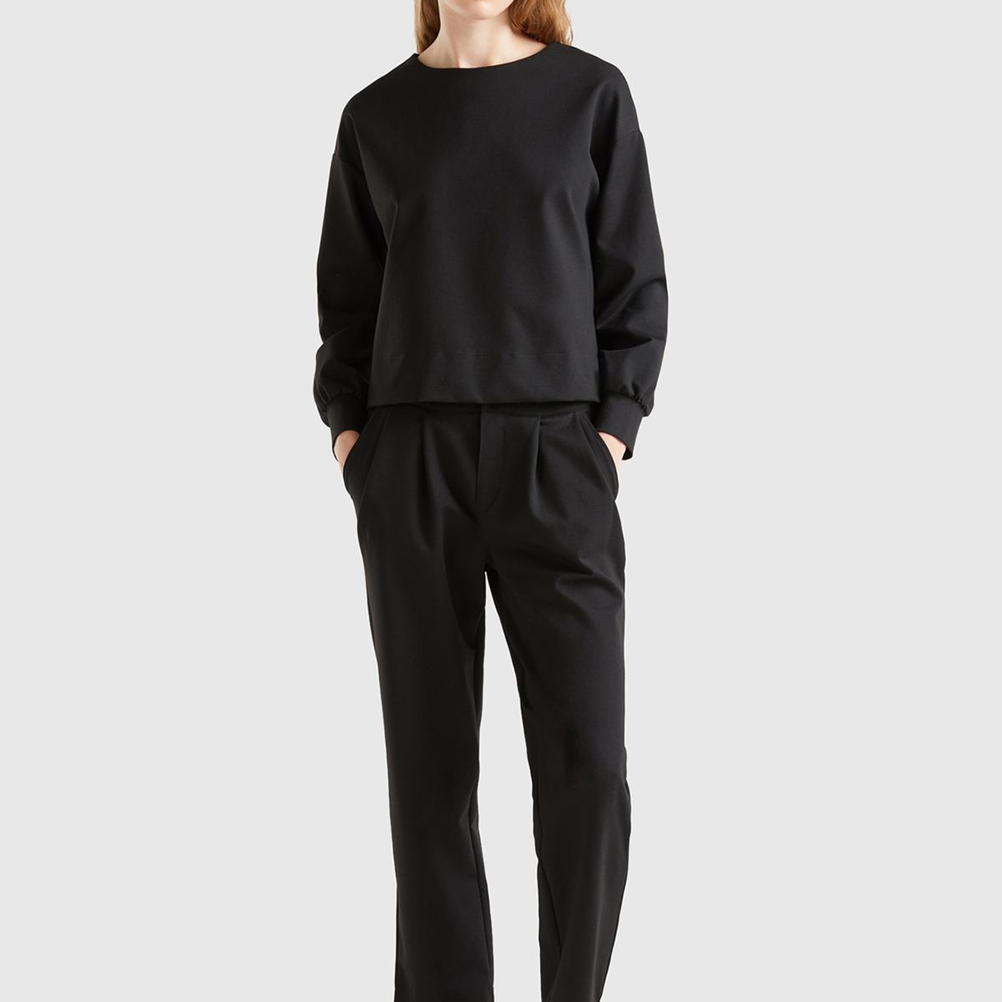 Kadın Siyah Yanlarında Yırtmaç Detaylı Viskoz Karışımlı Sweatshirt