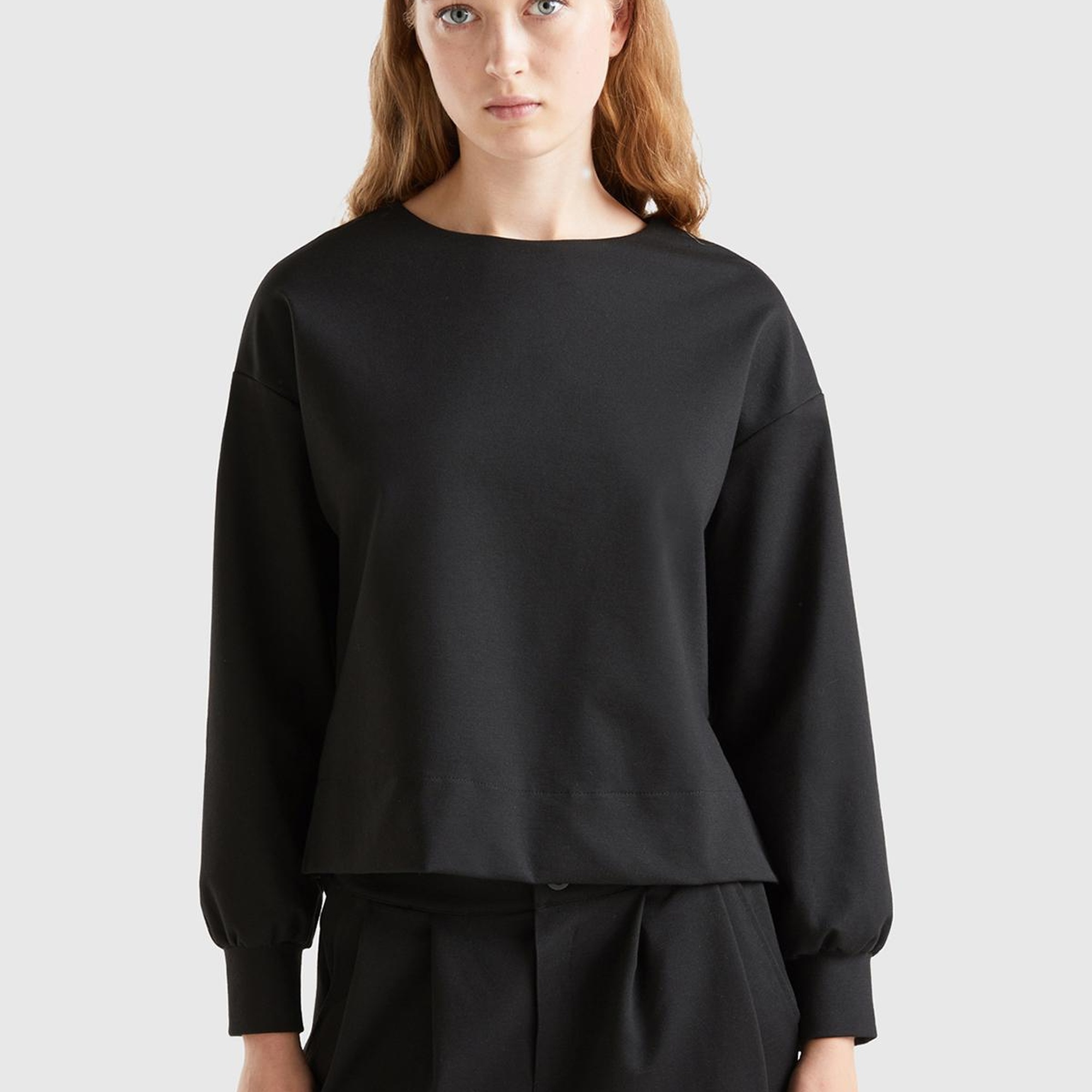 Kadın Siyah Yanlarında Yırtmaç Detaylı Viskoz Karışımlı Sweatshirt