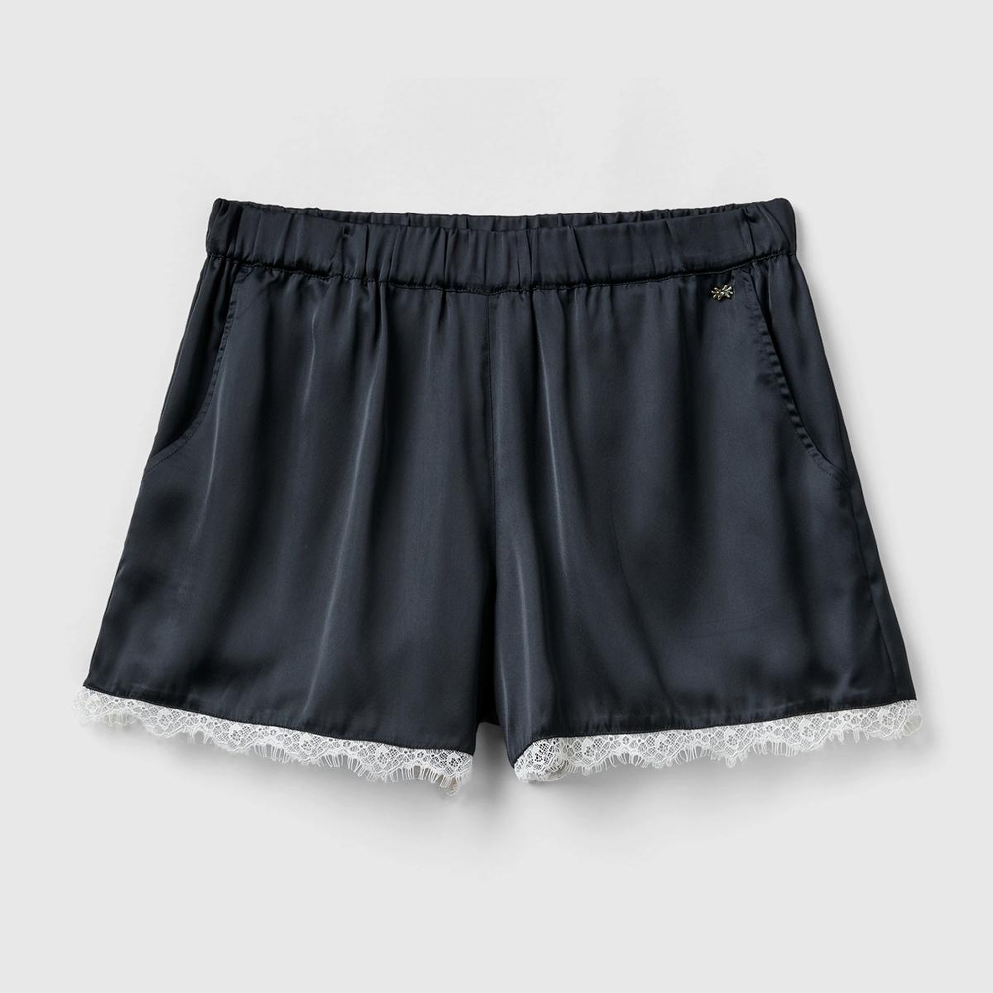 Kadın Siyah Dantel Detaylı Pijama Şort