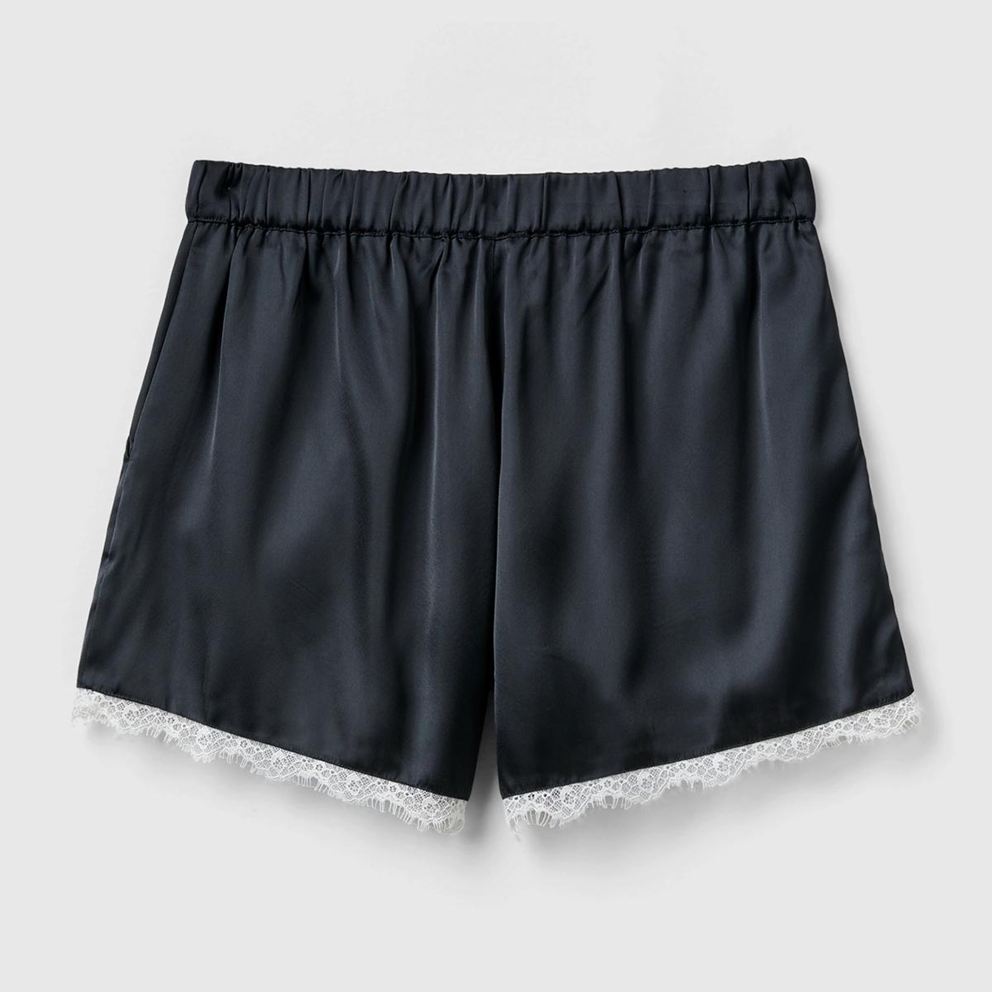 Kadın Siyah Dantel Detaylı Pijama Şort