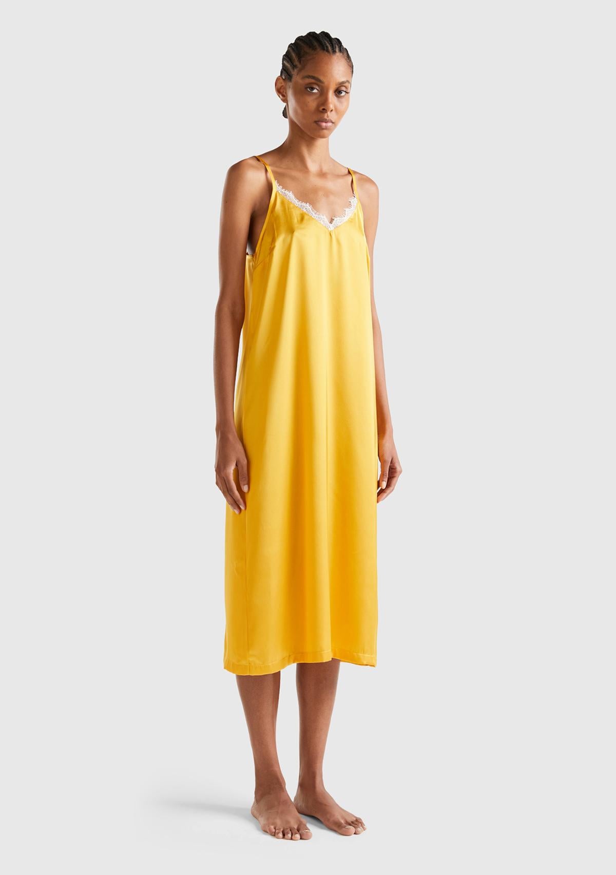  Kadın Hardal Yakası Dantel Detaylı Saten Gecelik