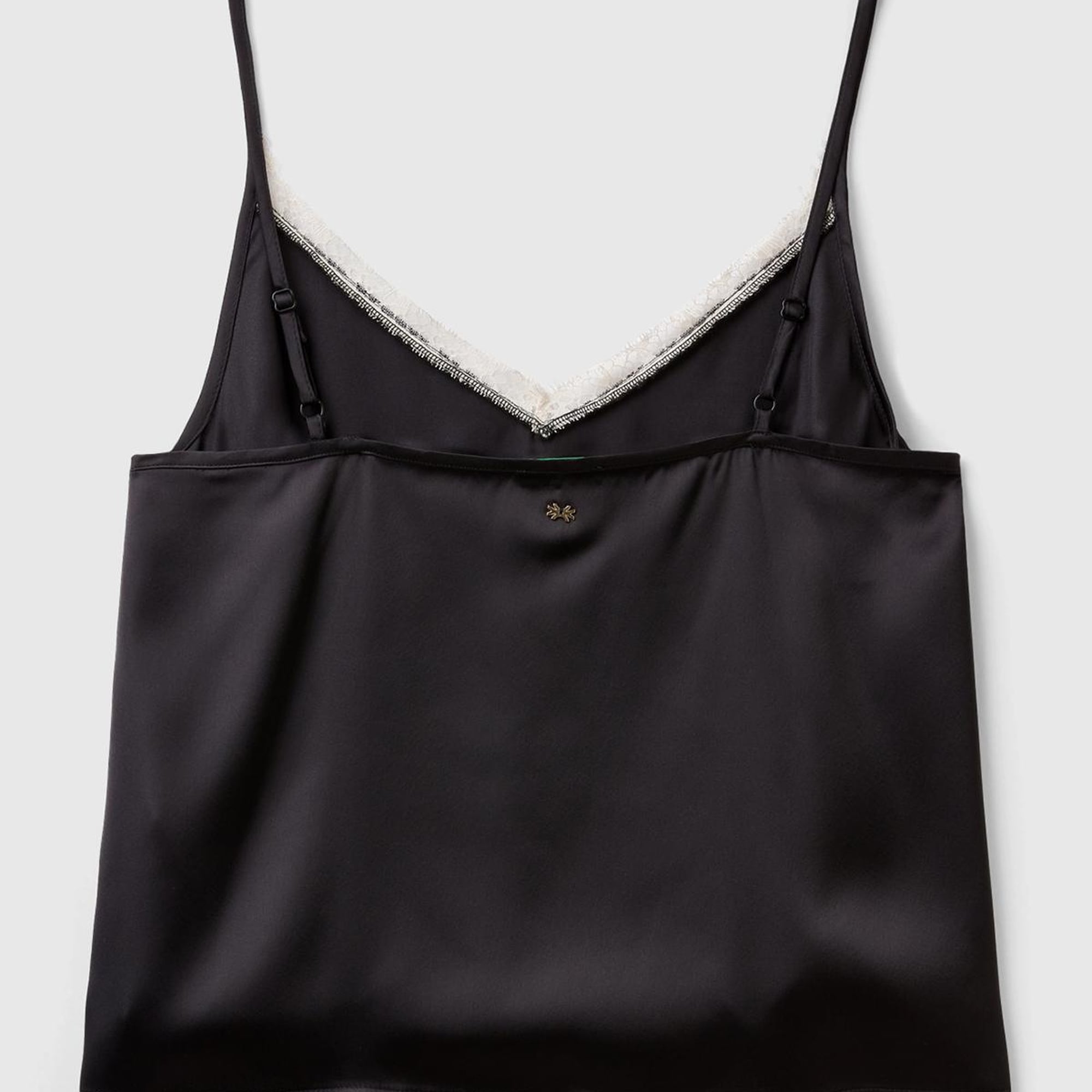 Kadın Siyah Yakası Dantelli Askılı Pijama Üst