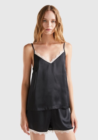  Kadın Siyah Yakası Dantelli Askılı Pijama Üst