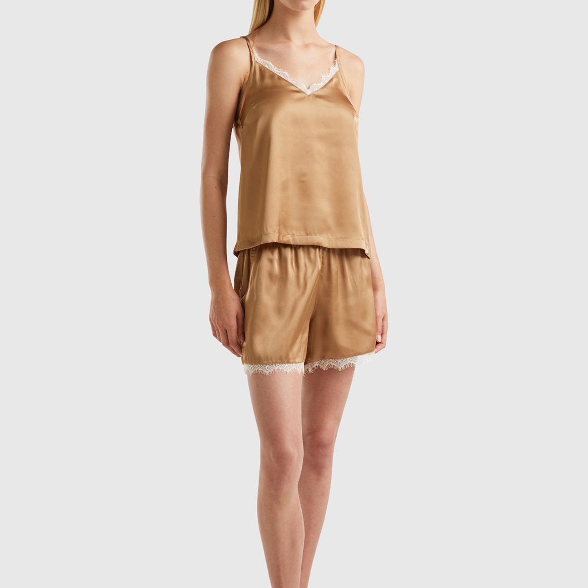 Kadın Taba Yakası Dantelli Askılı Pijama Üst