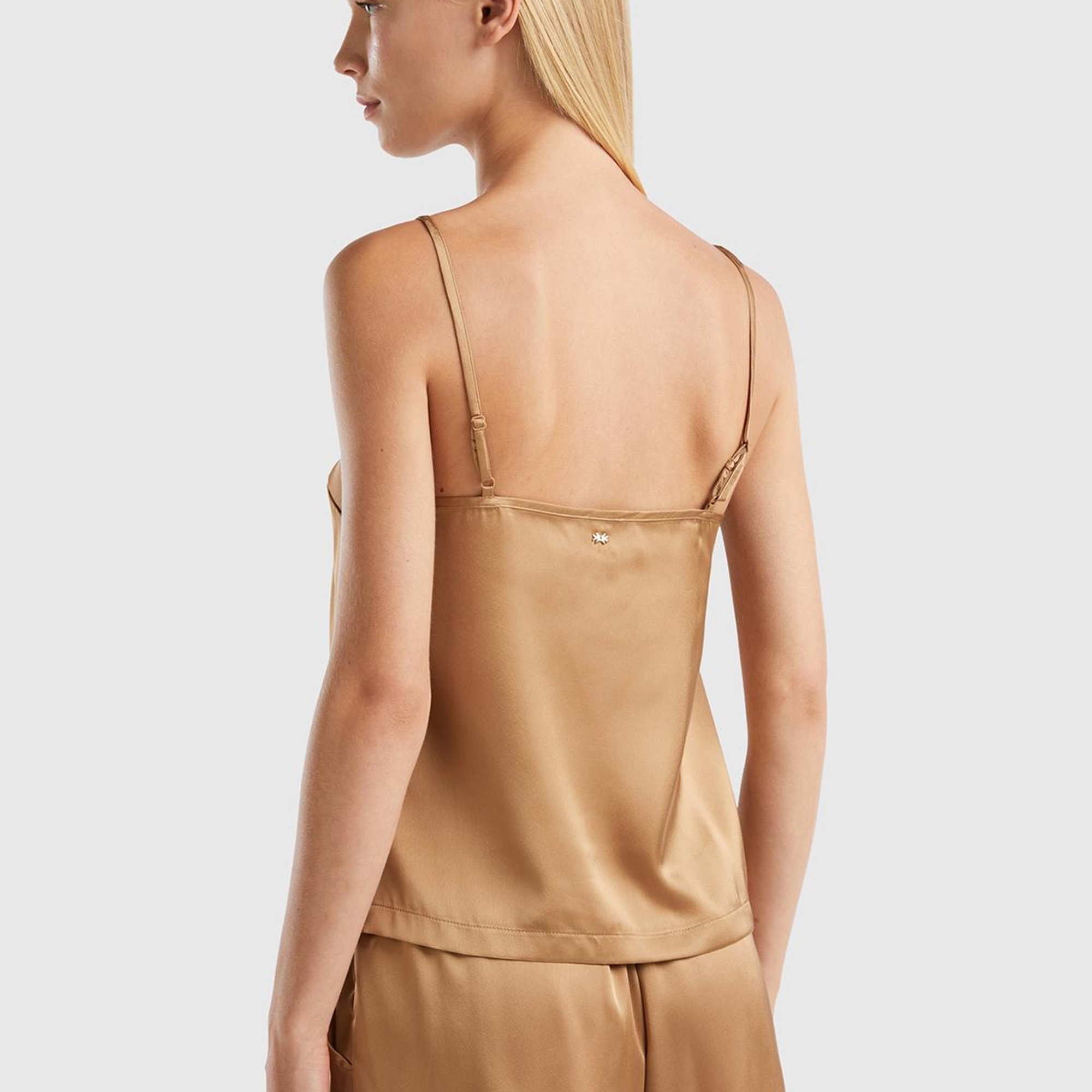 Kadın Taba Yakası Dantelli Askılı Pijama Üst