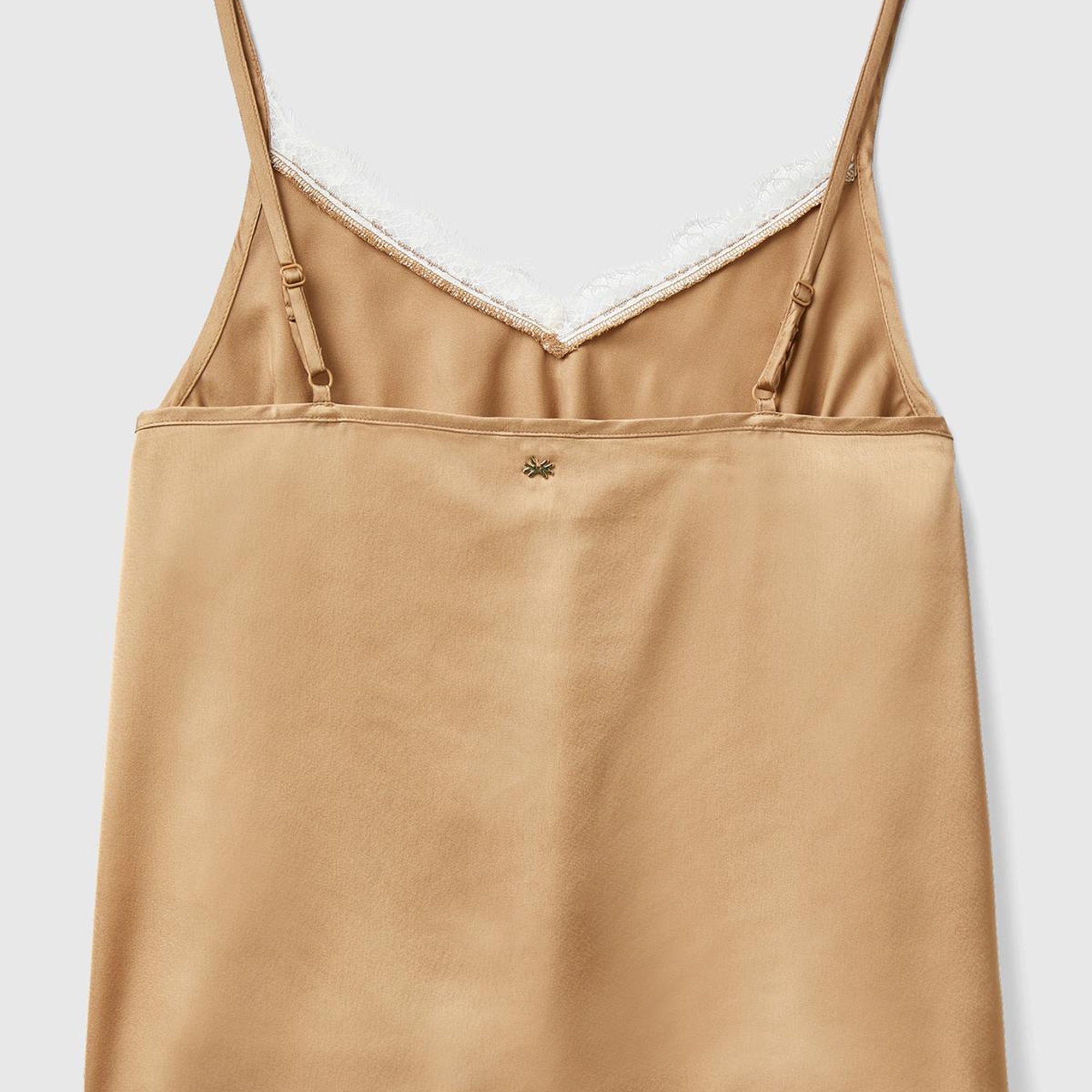 Kadın Taba Yakası Dantelli Askılı Pijama Üst