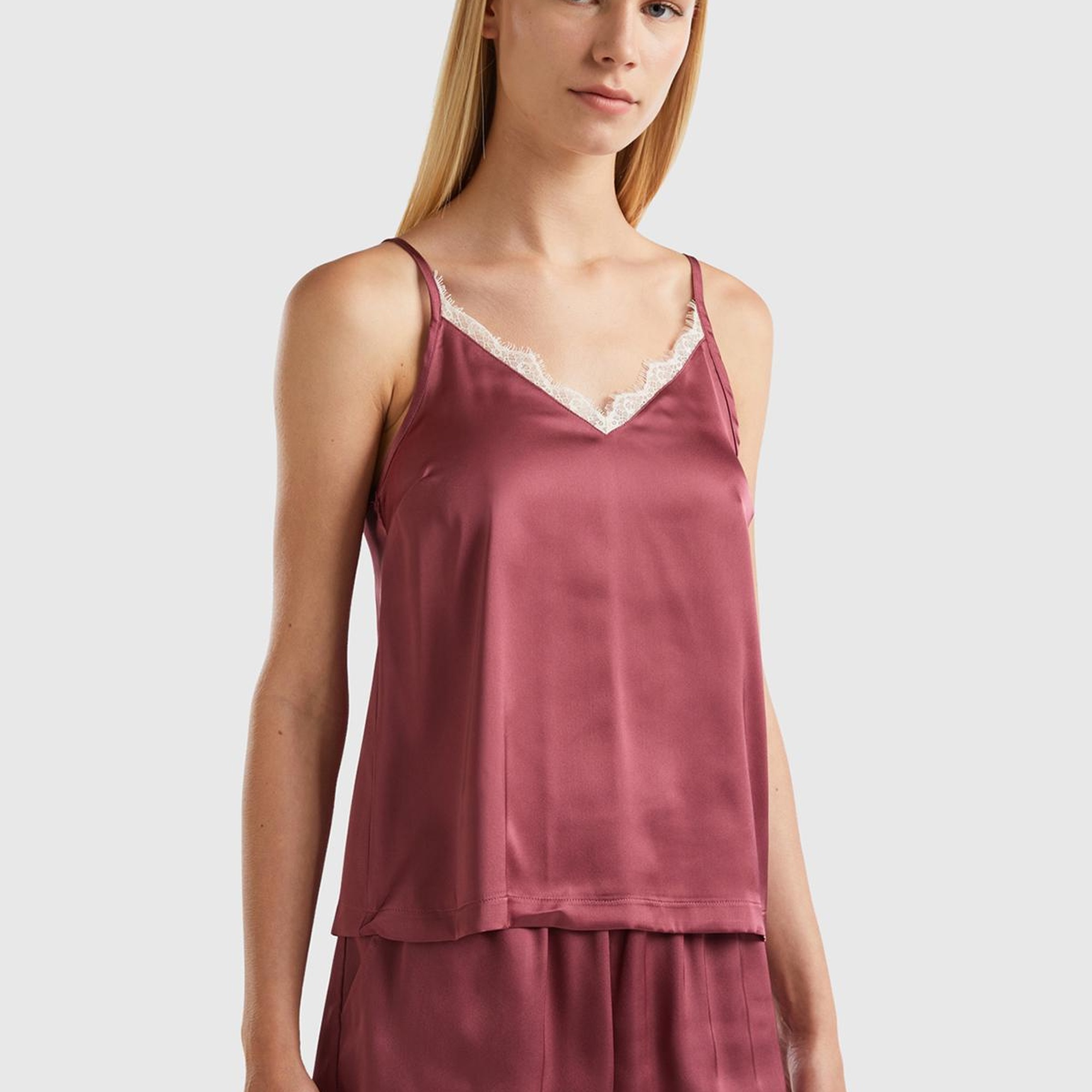 Kadın Bordo Yakası Dantelli Askılı Pijama Üst