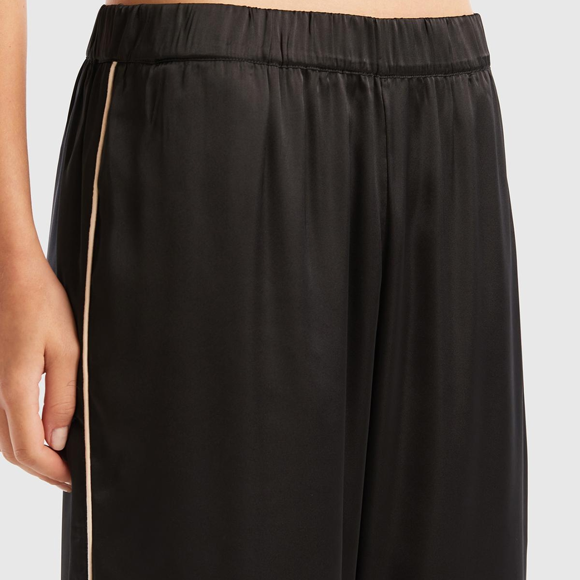 Kadın Siyah Saten Pijama Takımı