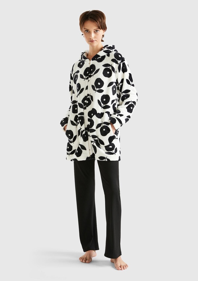  Kadın Krem Tamamı Çiçek Desenli Sabahlık