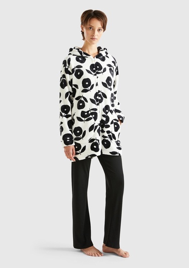  Kadın Krem Tamamı Çiçek Desenli Sabahlık