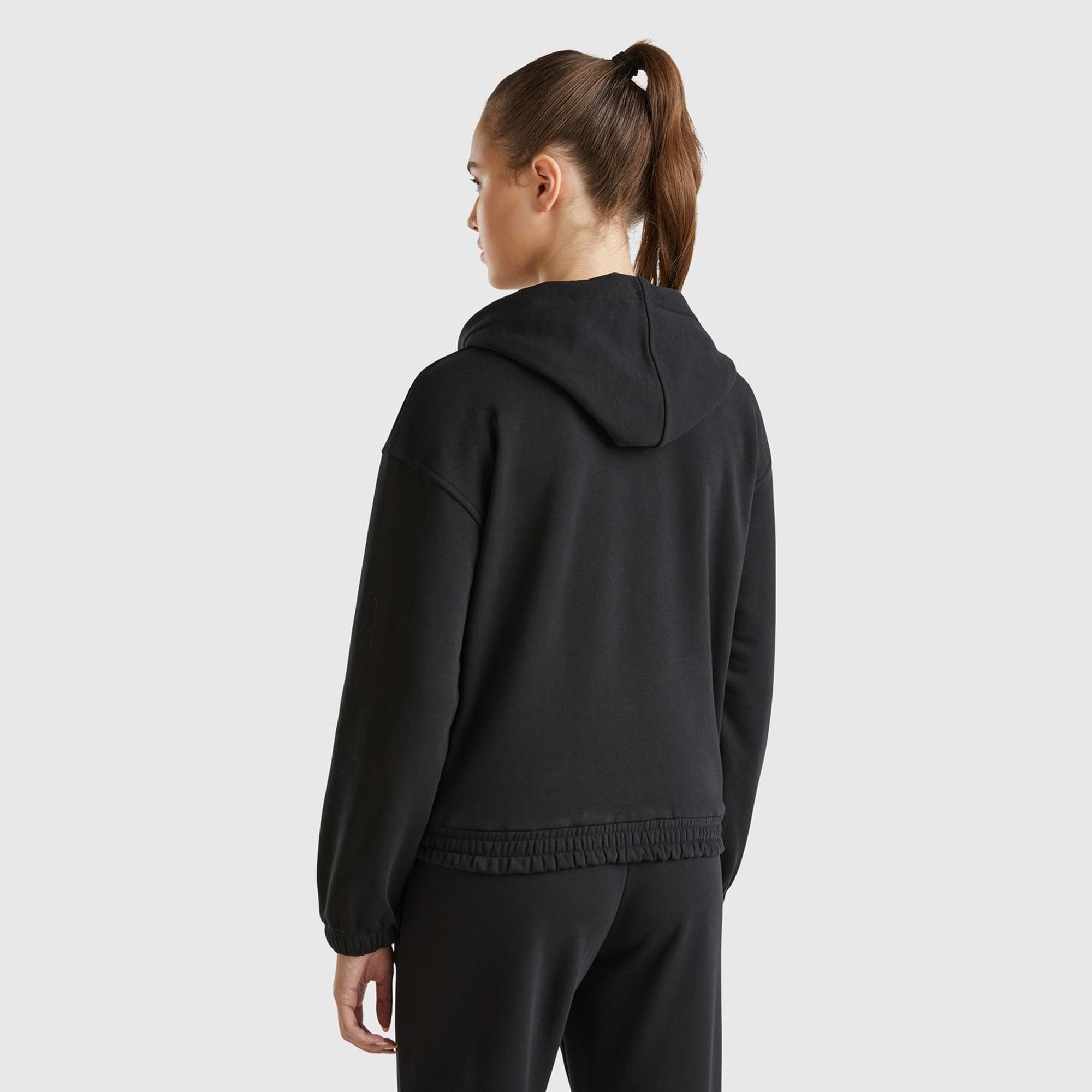 Kadın Siyah Pamuk Karışımlı Etek Ucu Logo Etiketli Kapüşonlu Sweatshirt