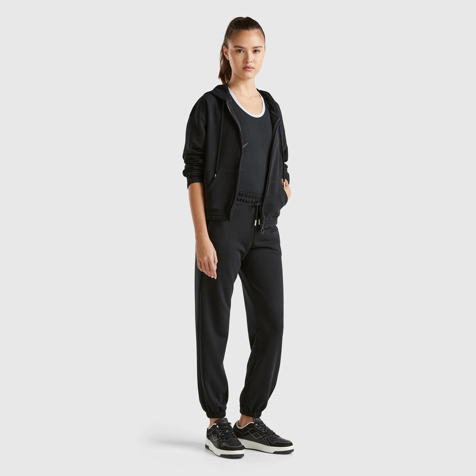 Kadın Siyah Pamuk Karışımlı Etek Ucu Logo Etiketli Kapüşonlu Sweatshirt