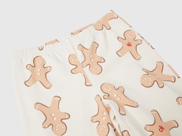  Kız Çocuk Krem Üstü Fırfırlı Altı Elastik Belli Baskılı Pijama Takımı