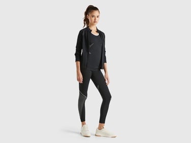  Kadın Siyah Kontrast Renk Detaylı Kolsuz Halter Yaka Üst