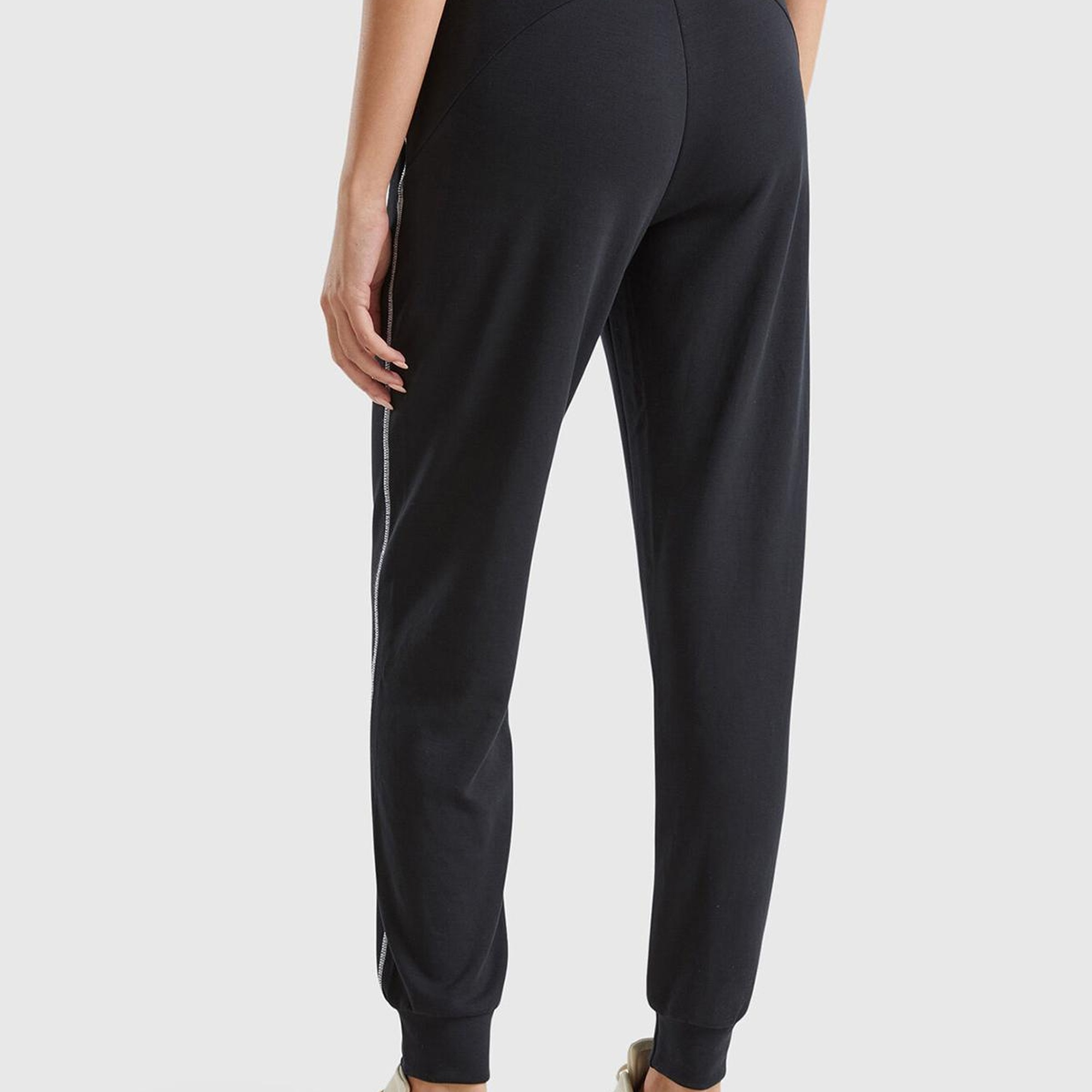 Kadın Siyah Modal Karışımlı Önü Logo Detaylı Bilek Manşetli Eşofman Altı