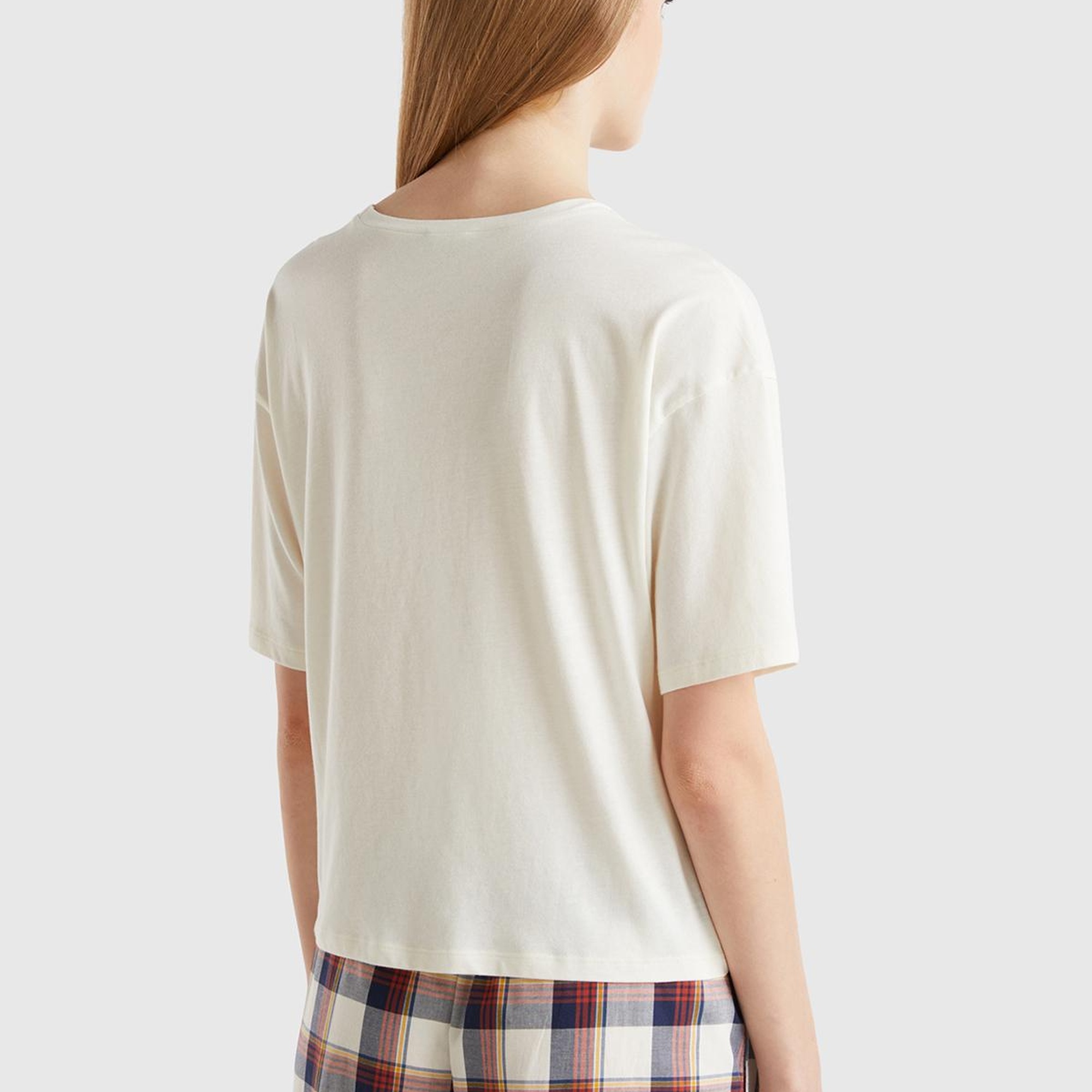 Kadın Krem Pamuk ve Viskoz Karışımlı Göğüs Cebi İşlemeli T-Shirt