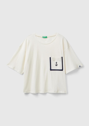  Kadın Krem Pamuk ve Viskoz Karışımlı Göğüs Cebi İşlemeli T-Shirt