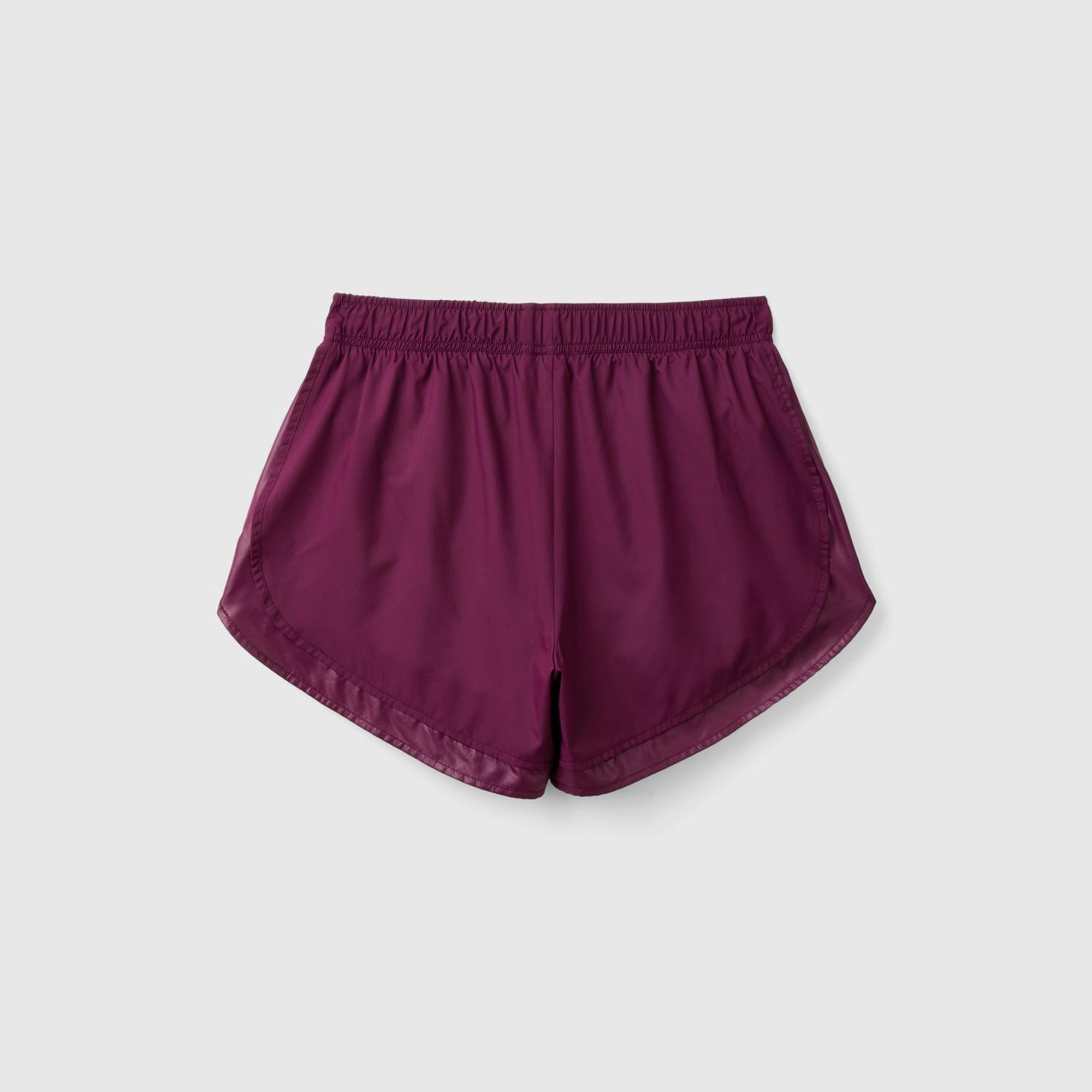 Kadın Bordo Logo Baskılı Beli Büzgülü Yanları Yırtmaçlı Şort