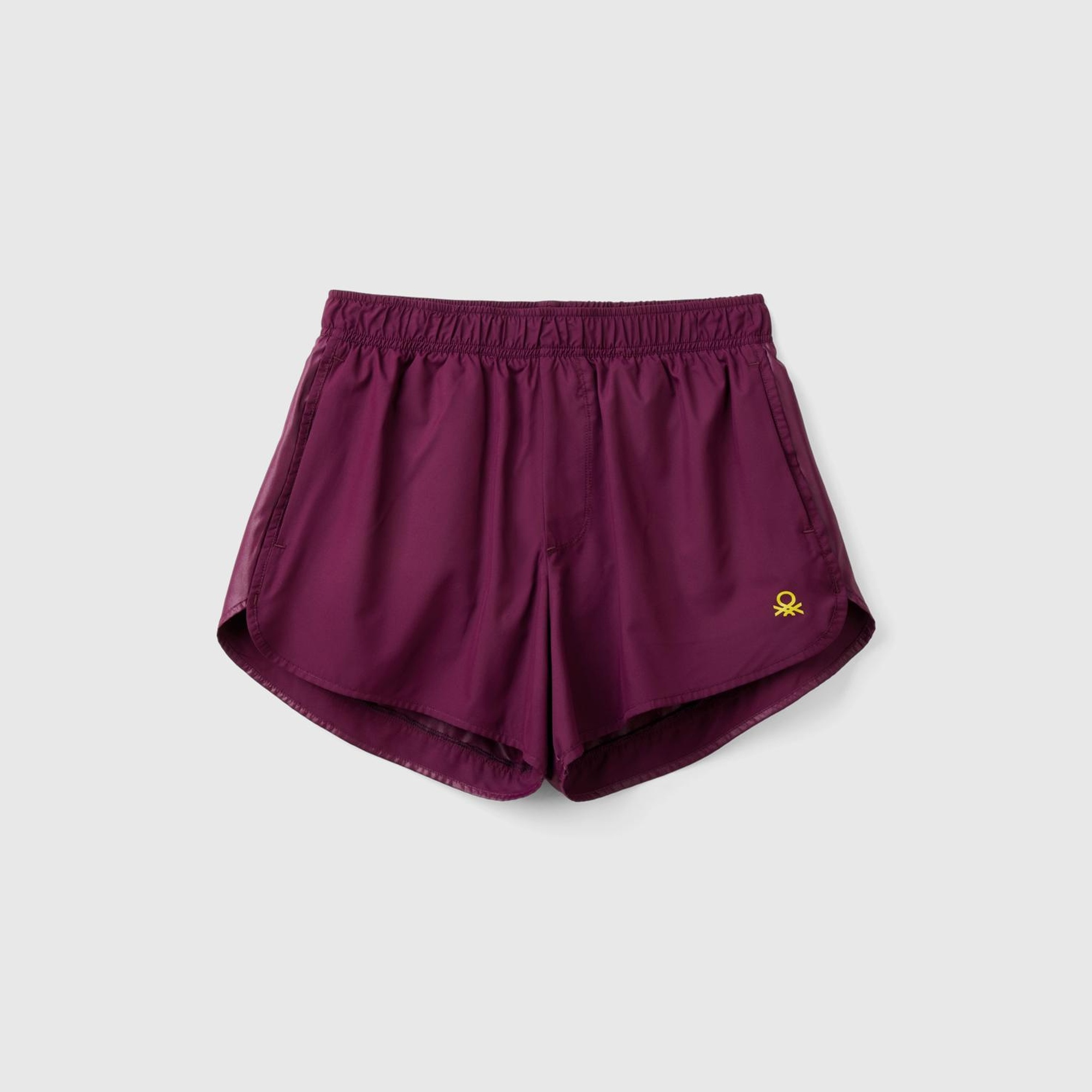 Kadın Bordo Logo Baskılı Beli Büzgülü Yanları Yırtmaçlı Şort