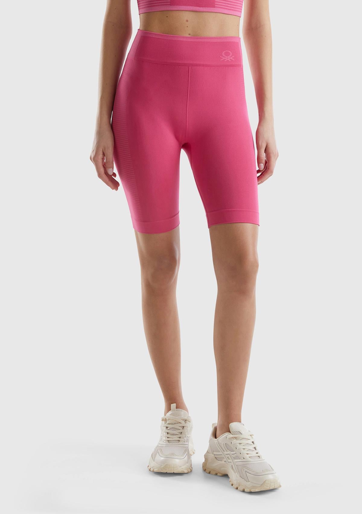  Kadın Fuşya Önü Logo İşlemeli Kısa Sporcu Taytı