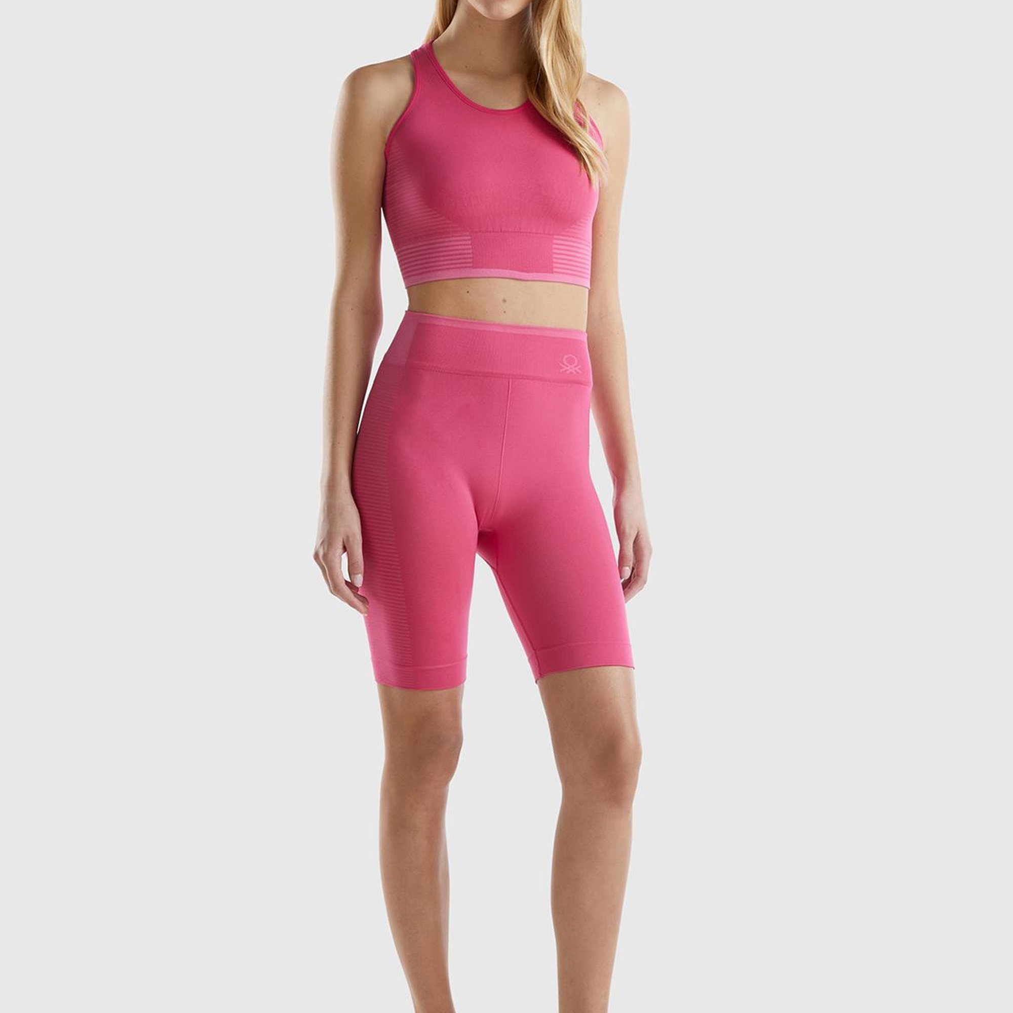 Kadın Fuşya Önü Logo İşlemeli Kısa Sporcu Taytı