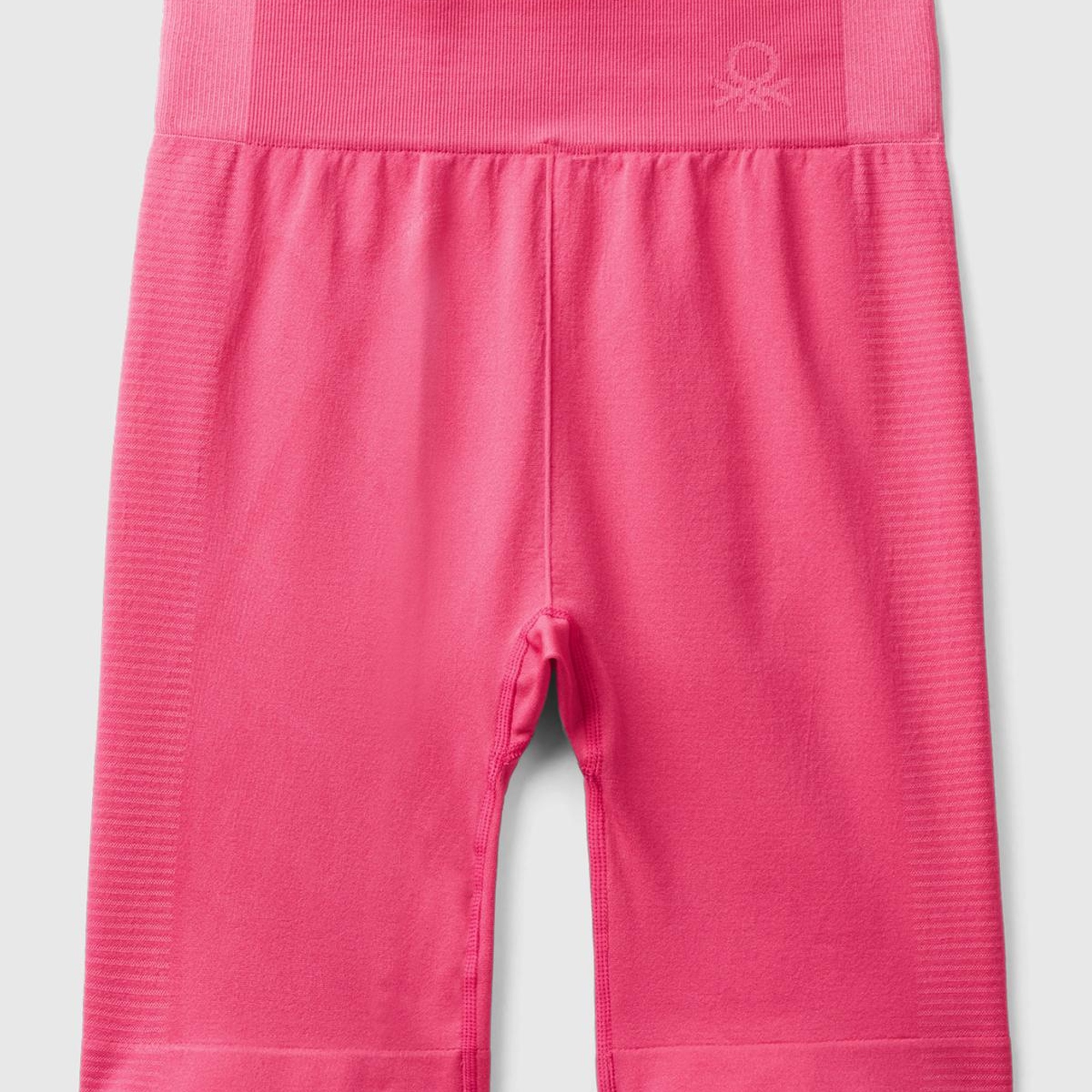 Kadın Fuşya Önü Logo İşlemeli Kısa Sporcu Taytı