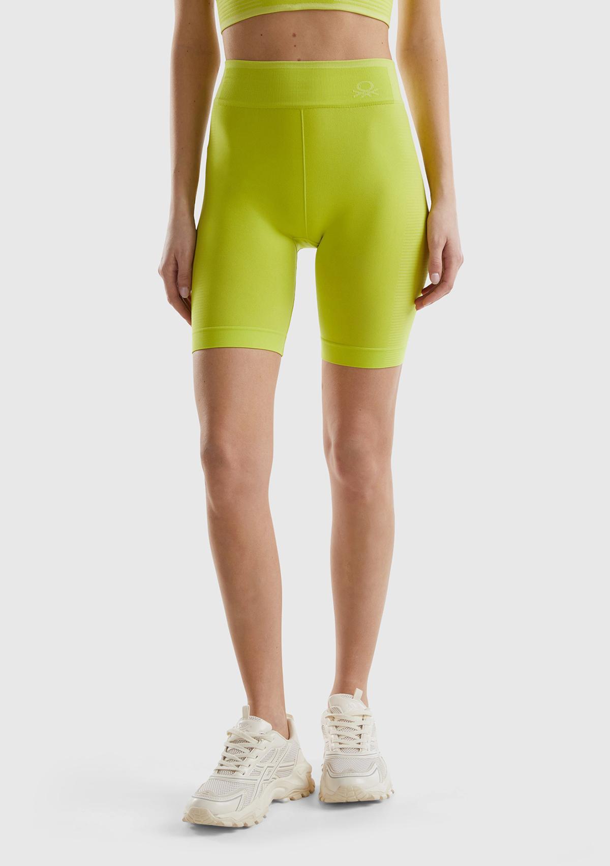  Kadın Neon Yeşil Önü Logo İşlemeli Kısa Sporcu Taytı