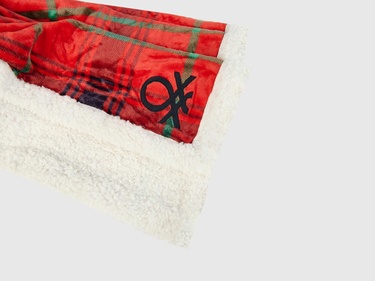  Unisex Kırmızı Ucu Logo Baskılı Tamamı Desenli Yumuşak Kenarlı Battaniye