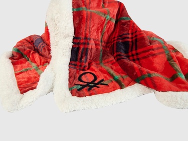  Unisex Kırmızı Ucu Logo Baskılı Tamamı Desenli Yumuşak Kenarlı Battaniye