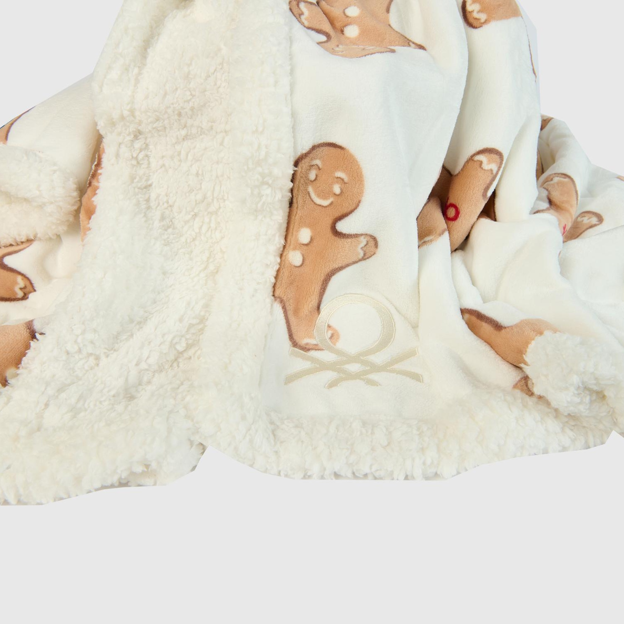 Unisex Beyaz Ucu Logo Baskılı Tamamı Desenli Yumuşak Kenarlı Battaniye