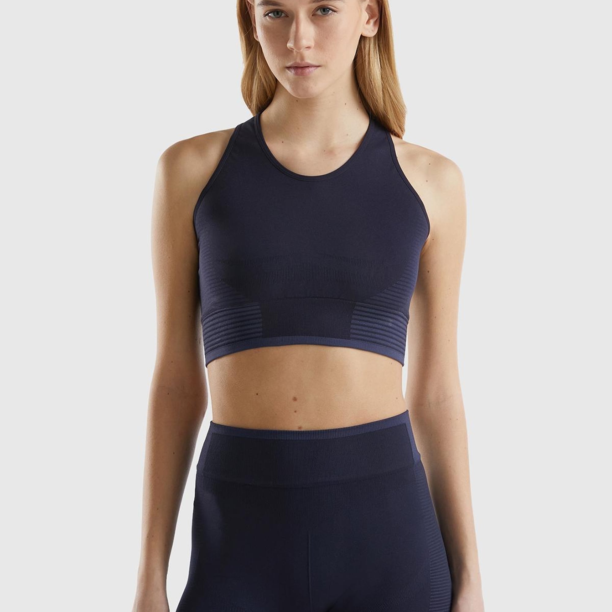 Kadın Koyu Lacivert Arkası Logo İşlemeli Askı Detaylı Destekli Sporcu Crop Üst