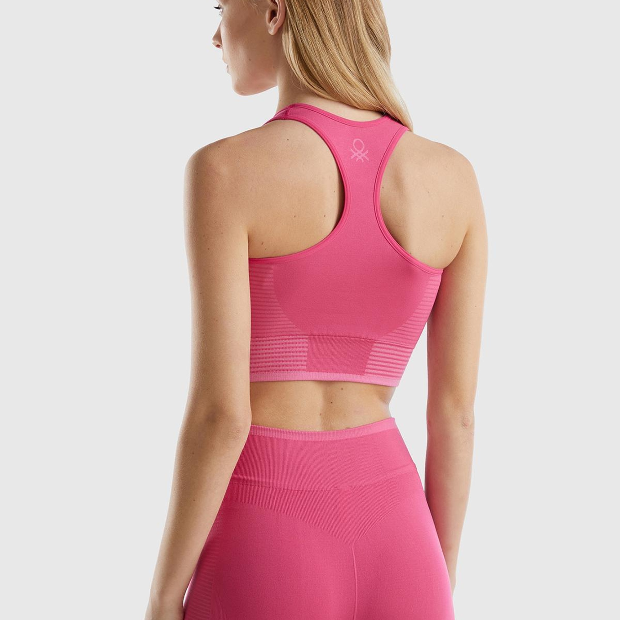 Kadın Fuşya Arkası Logo İşlemeli Askı Detaylı Destekli Sporcu Crop Üst