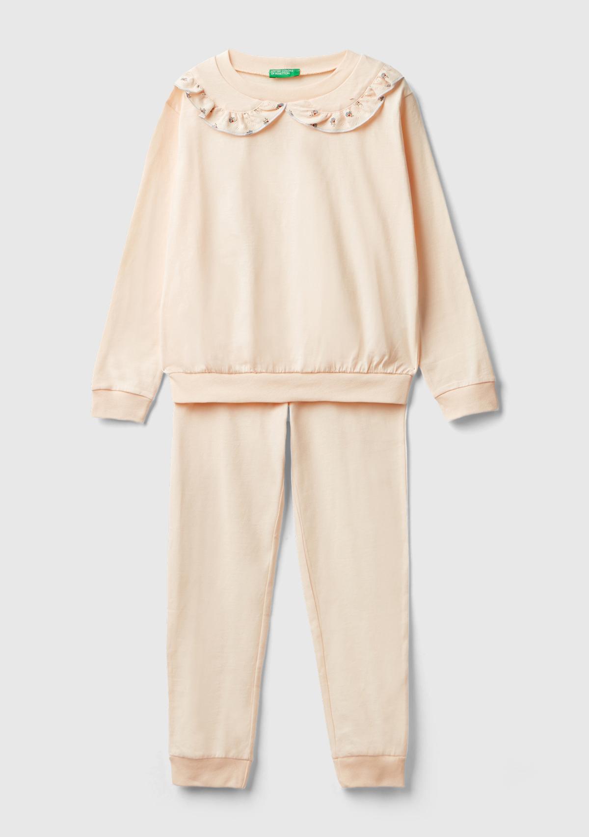  Kız Çocuk Pudra Beli Büzgülü Alt ve Fırfırlı Önlük Yaka Üst Pijama Takımı