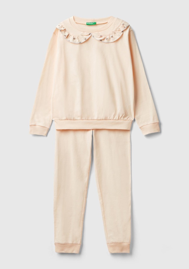  Kız Çocuk Pudra Beli Büzgülü Alt ve Fırfırlı Önlük Yaka Üst Pijama Takımı